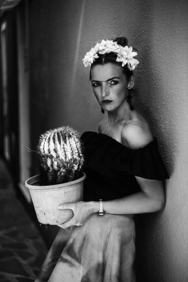 Frida Kahlo mit Kaktus Burano Portrait in S/W